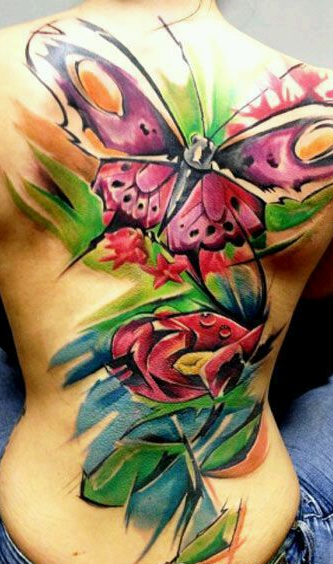 女性满背水墨蝴蝶和花纹身图案