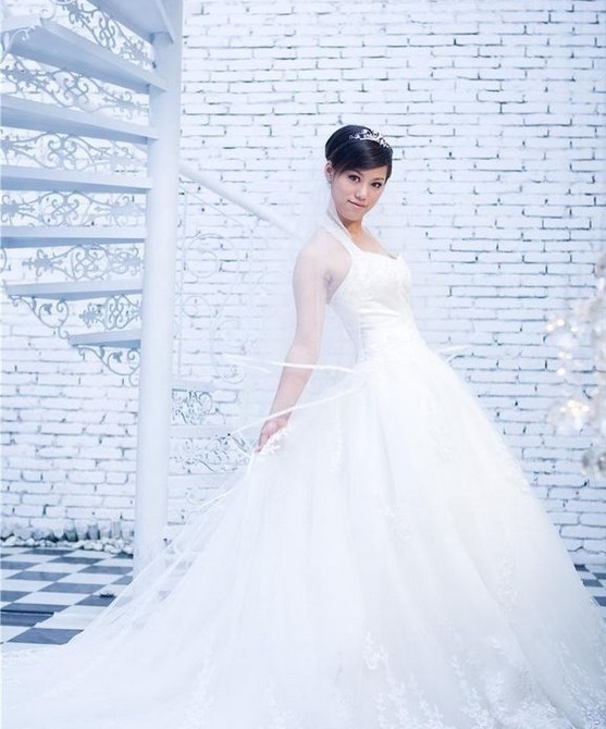 梦幻纯白尾拖婚纱