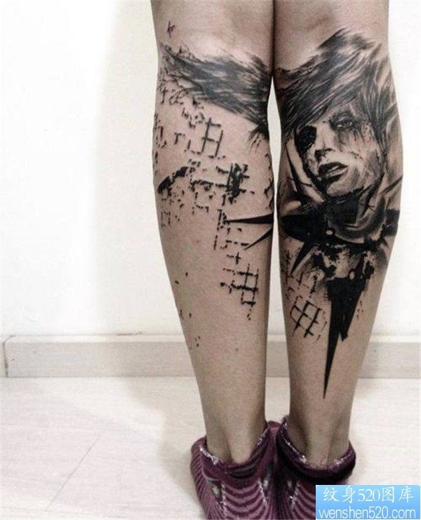 女性腿部泼墨风格纹身图案