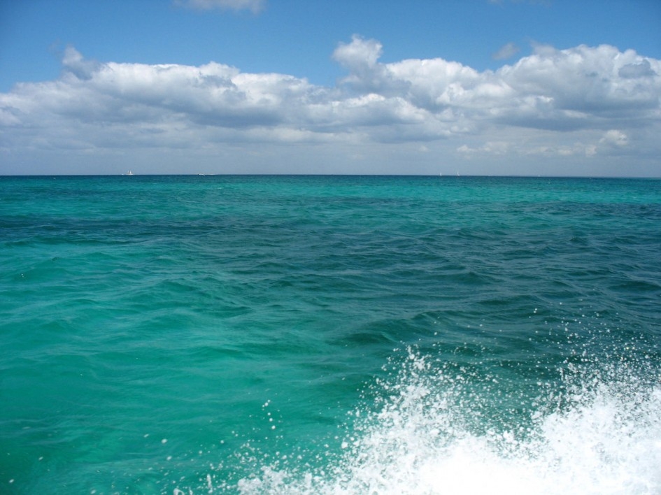 蔚蓝大海的海浪唯美风景壁纸