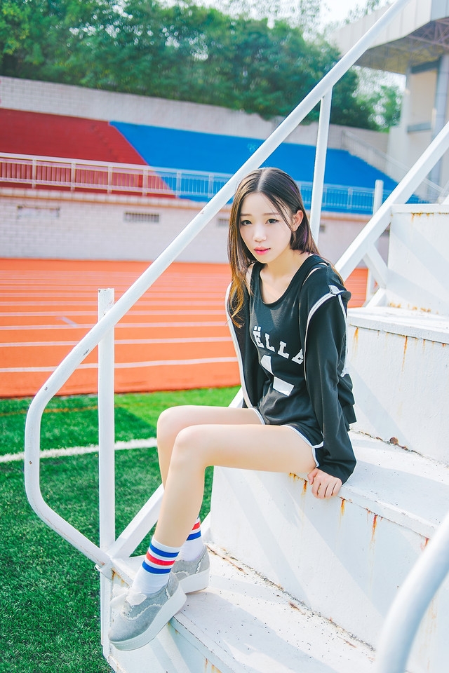 可爱清纯运动系女孩手机壁纸下载