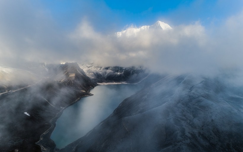 高原雪山风光桌面壁纸