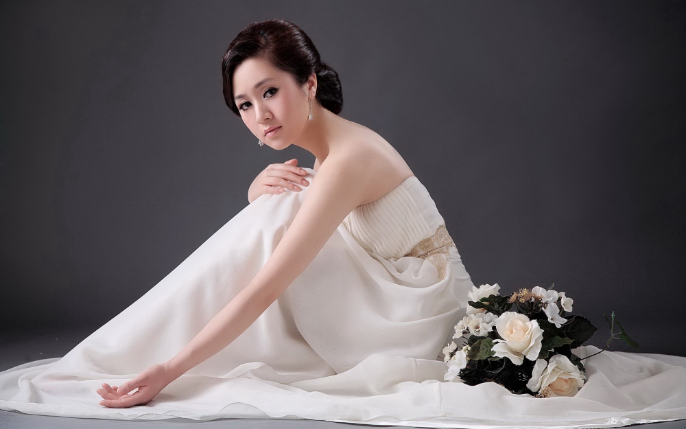 可爱美女系列养眼桌面壁纸
