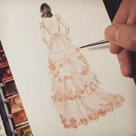 设计师手上的手绘婚纱图片