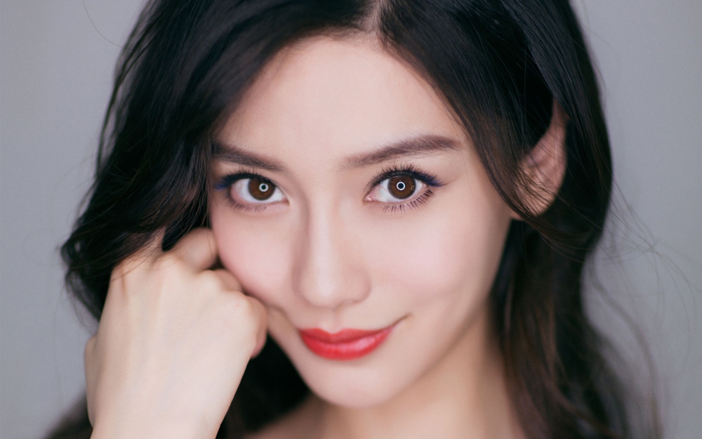 angelababy性感白色连衣裙写真壁纸图片