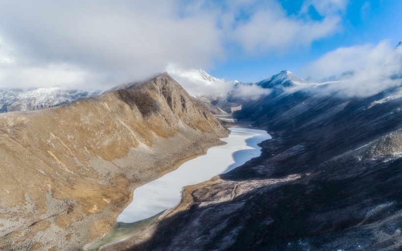 高原雪山风光桌面壁纸