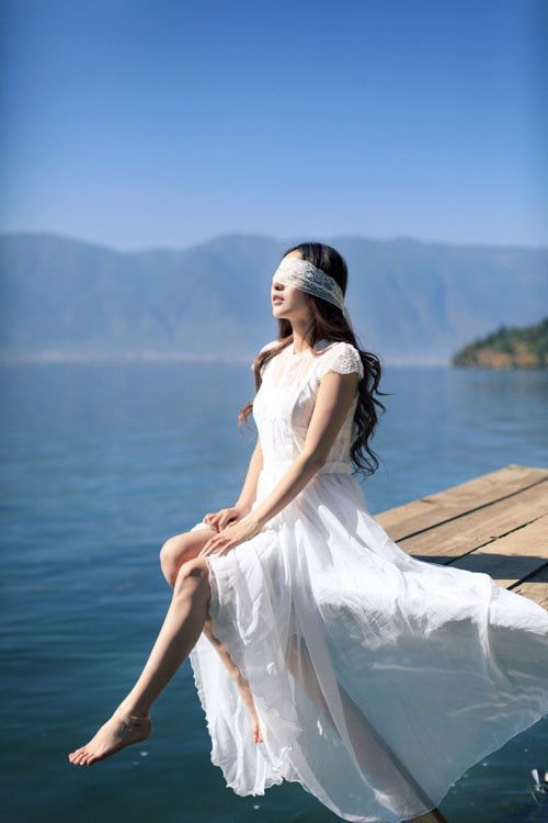 小清新美女背景文字图片