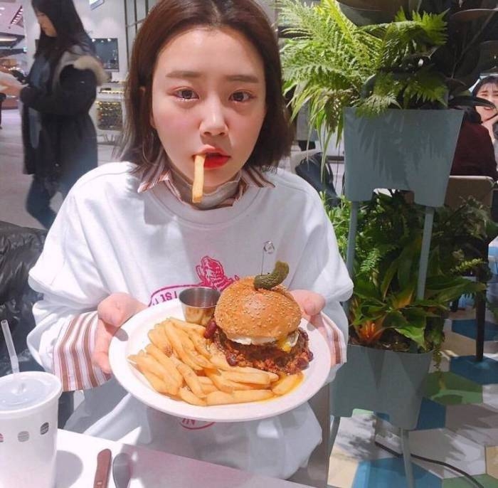 韩式穿搭可爱美女图片