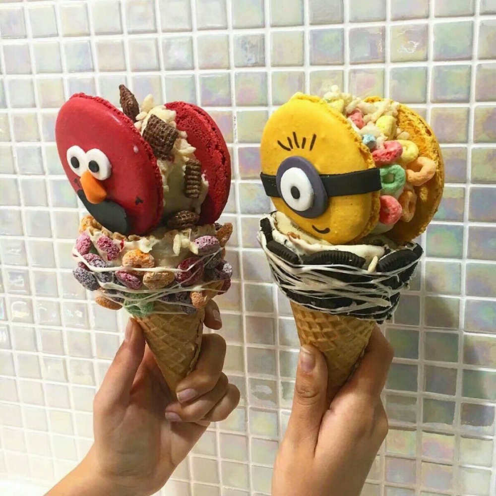 可爱造型的冰淇淋美食图片