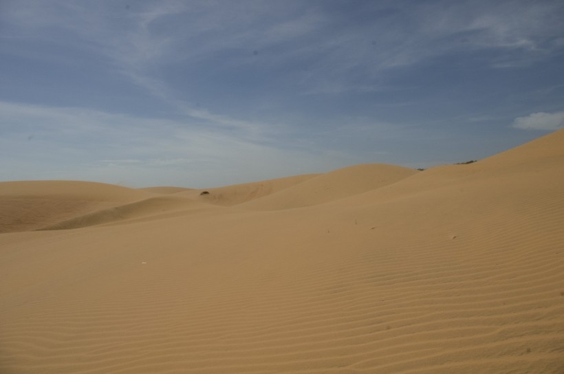 一望无垠的沙漠风景图片