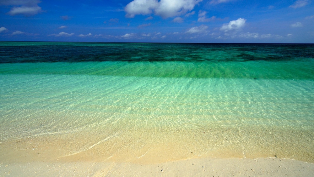 西沙全富岛海边沙滩风景图片