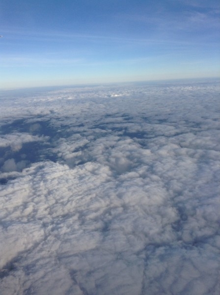 云层之上的靓丽风景图片