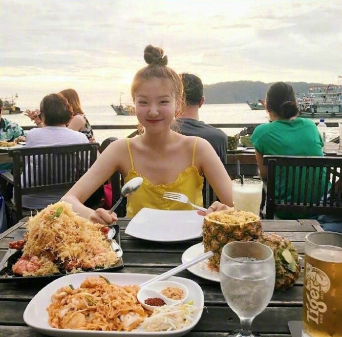 韩式穿搭可爱美女图片