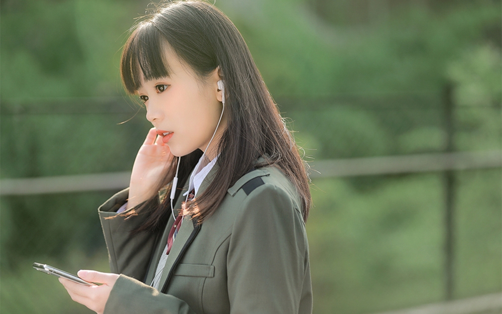 小清新校园美女写真壁纸图片