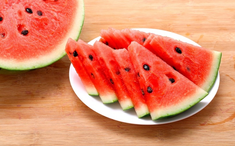 夏日可口的西瓜电脑桌面壁纸