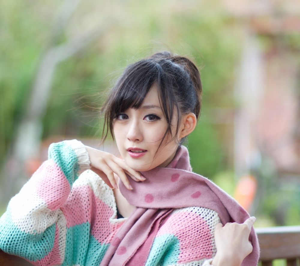 小清新文艺美女性感街拍写真手机壁纸图片