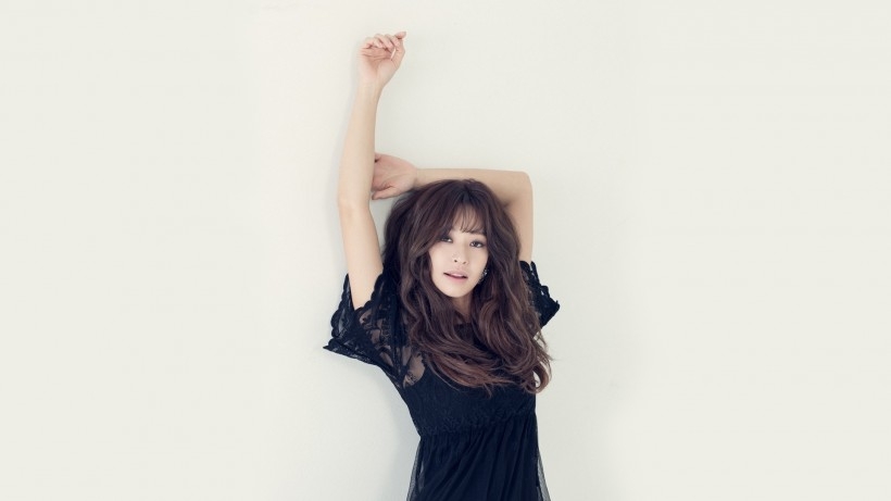 韩国美女明星郑爱妍高清写真桌面壁纸
