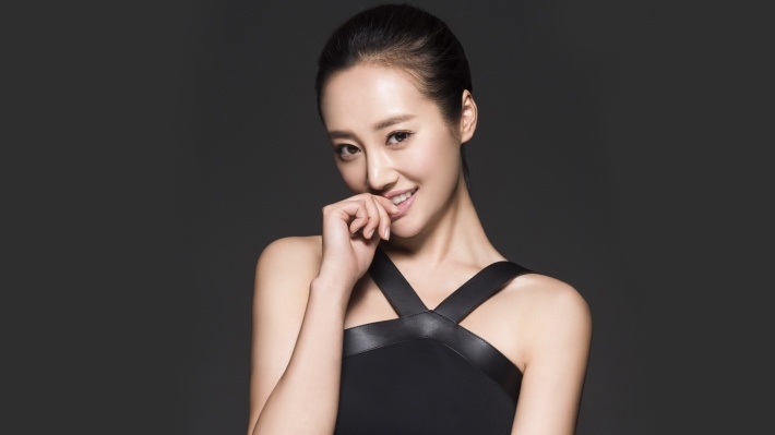 气质美女明星李纯知性写真壁纸图片