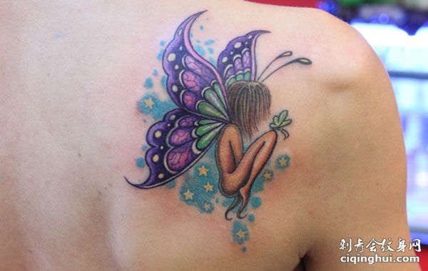 背部彩色蝴蝶精灵纹身图案