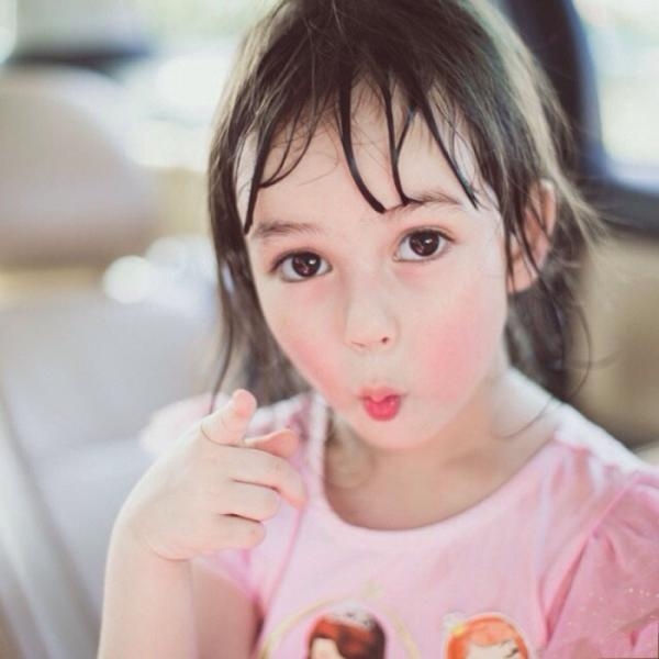 混血小萝莉可爱图片