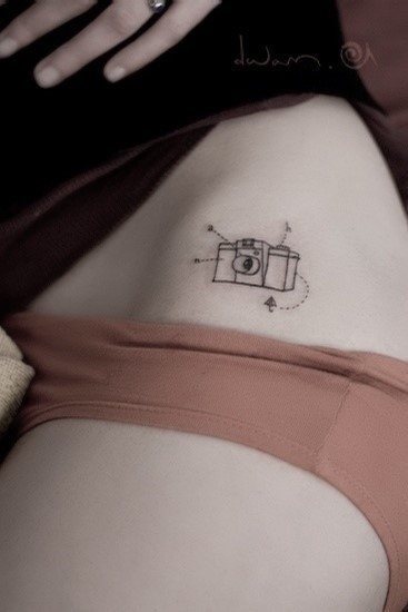 腰部Q版相机纹身图片