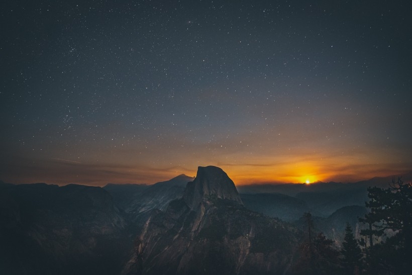 星空下的湖泊美景风景图片