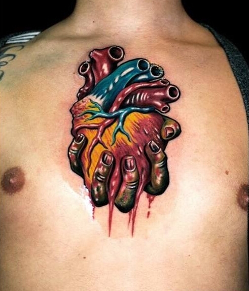 男士个性胸部手拿心脏纹身图案