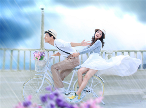骑单车的情侣唯美图片