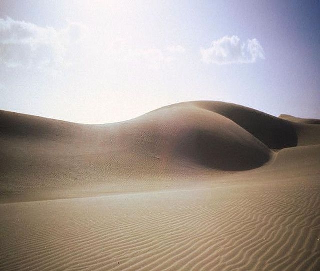 大沙漠里的沙丘恶搞图片