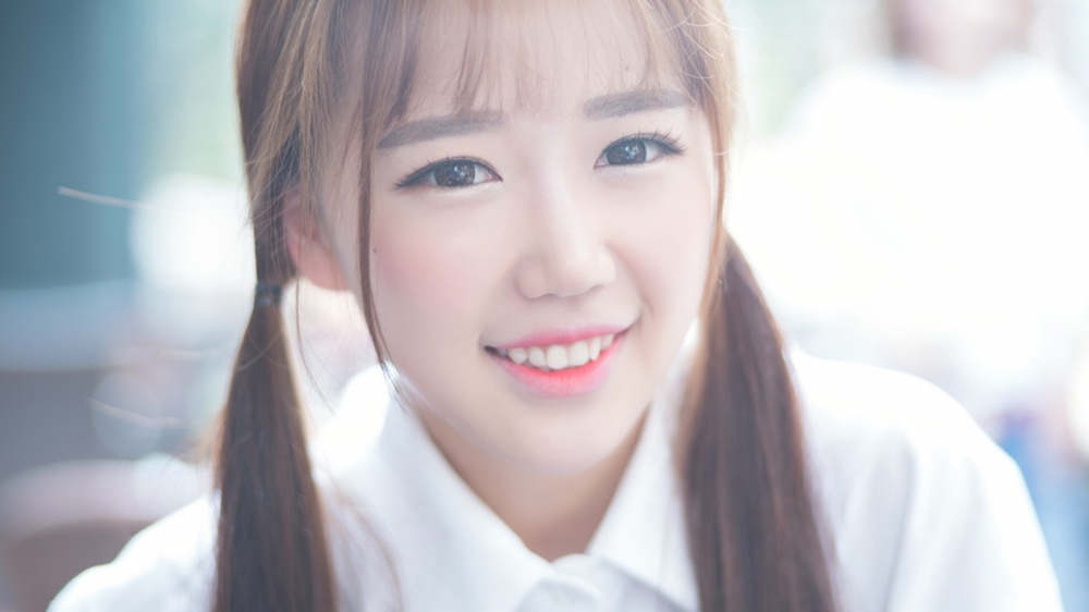 00后小清新美女写真壁纸