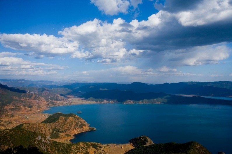 漂亮的旅游景点泸沽湖山水风景图片