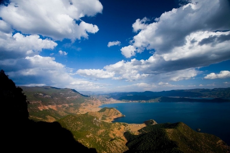 漂亮的旅游景点泸沽湖山水风景图片