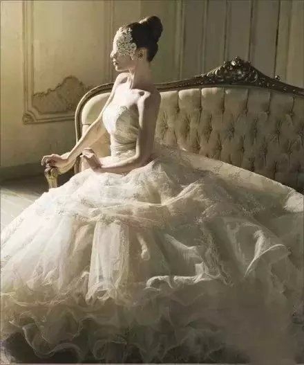欧式尾拖纯白小清新婚纱图片