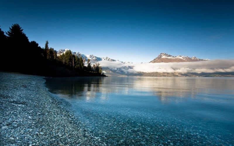 山里的湖泊美丽风景壁纸图片