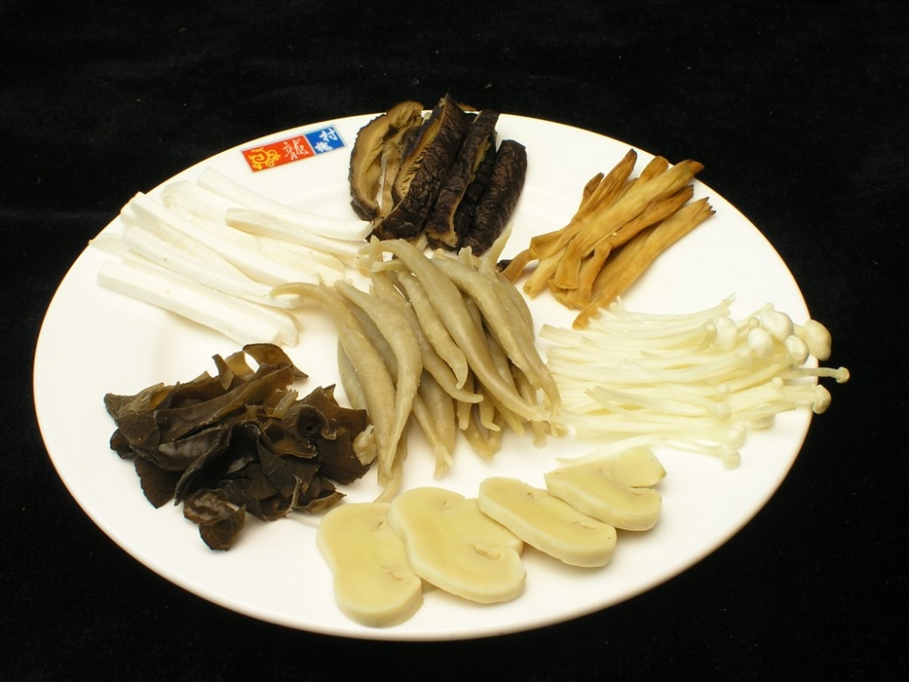 砂锅莜面鱼配料主食小吃美食素材图片