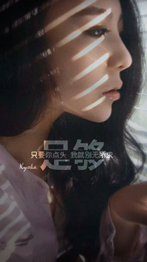 海边小清新美女背景的伤感说说文字图片