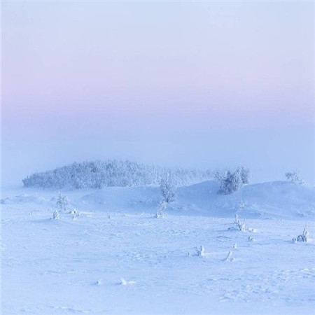 唯美的冬日无人区风景图片