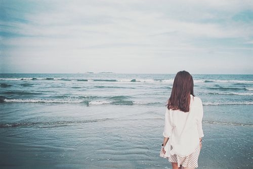唯美的清纯美少女背影写真意境图片