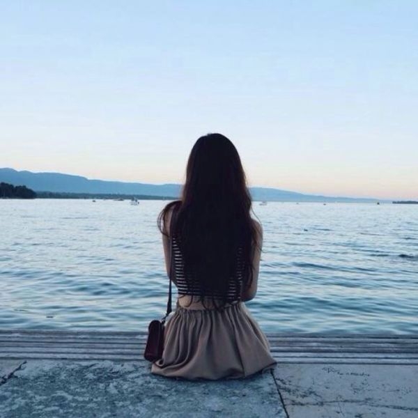 文艺气息十足的美女写真电脑桌面壁纸图片