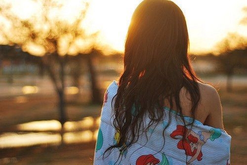 唯美的清纯美少女背影写真意境图片