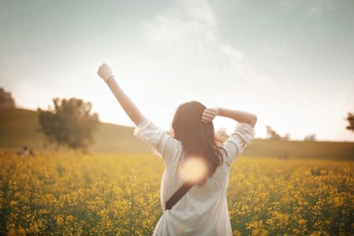 唯美的清纯美少女背影写真意境图片