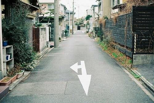 日系小清新电车与街道图片