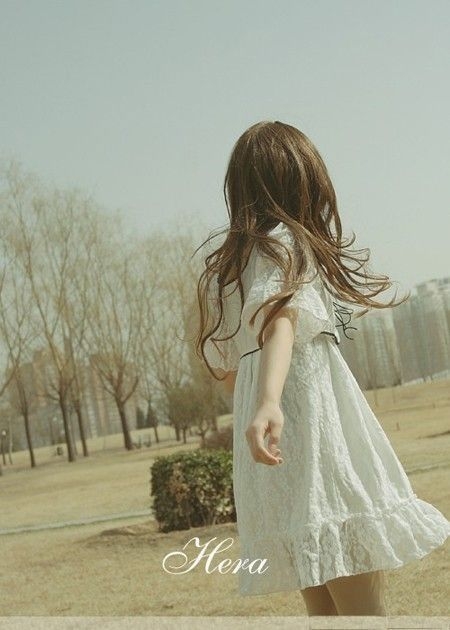 唯美的清纯美少女背影写真意境图片