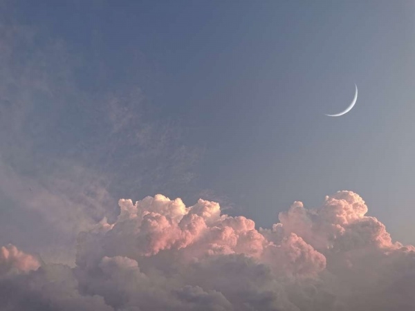夏日夕阳红的蓝天白云唯美意境图片
