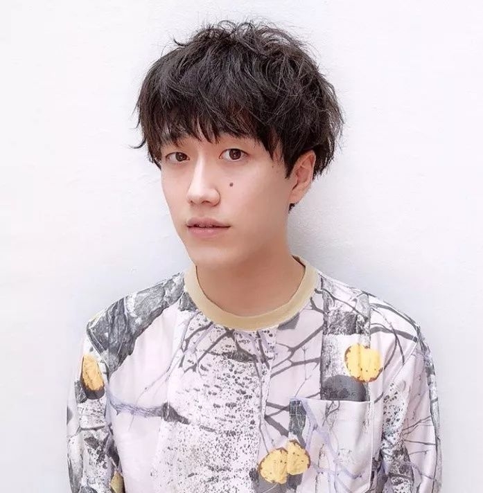 2019年时尚卷发烫发型图片