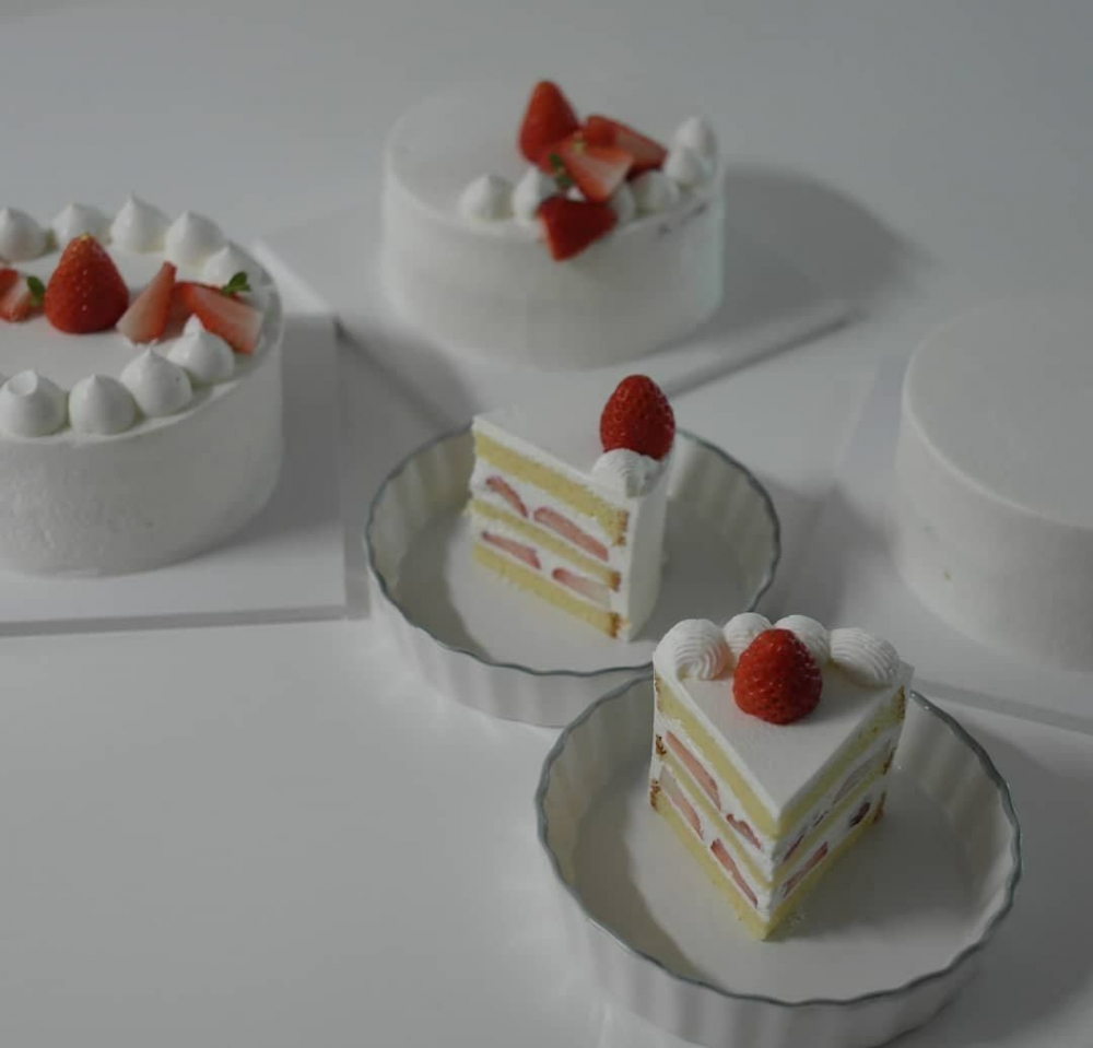 天天的草莓千层蛋糕美食图片