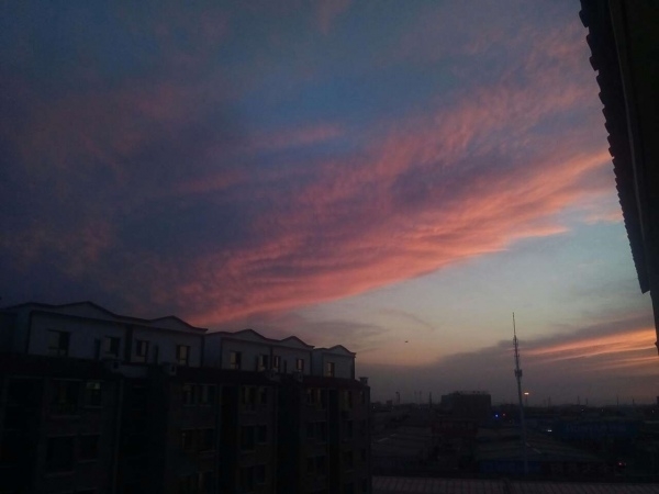 乌鲁木齐的晚霞风景图片