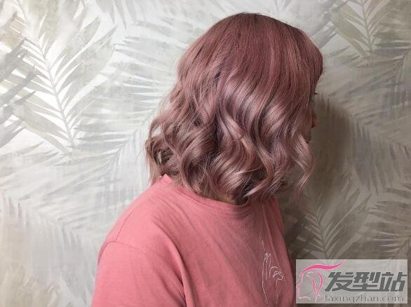 恋爱感爆棚的珊瑚玫瑰色发型图片