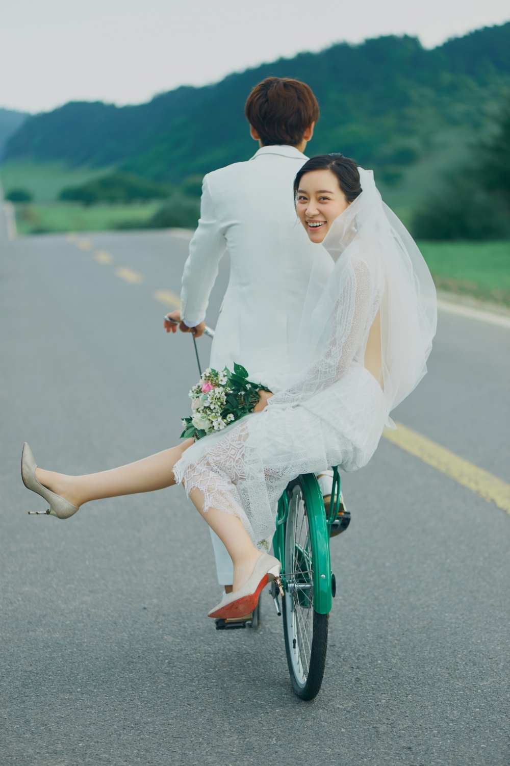 小清新日系风格的夫妻旅拍大自然婚纱摄影图片