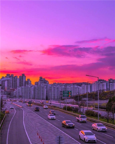 城市街道美丽梦幻的紫红色落日余晖的天空小清新背景图片大全